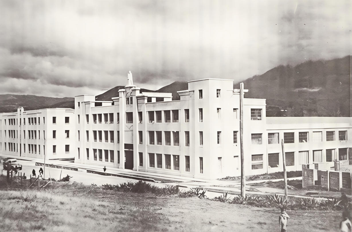 CONSTRUCCION DE NUEVAS Y AMPLIAS INSTALACIONES