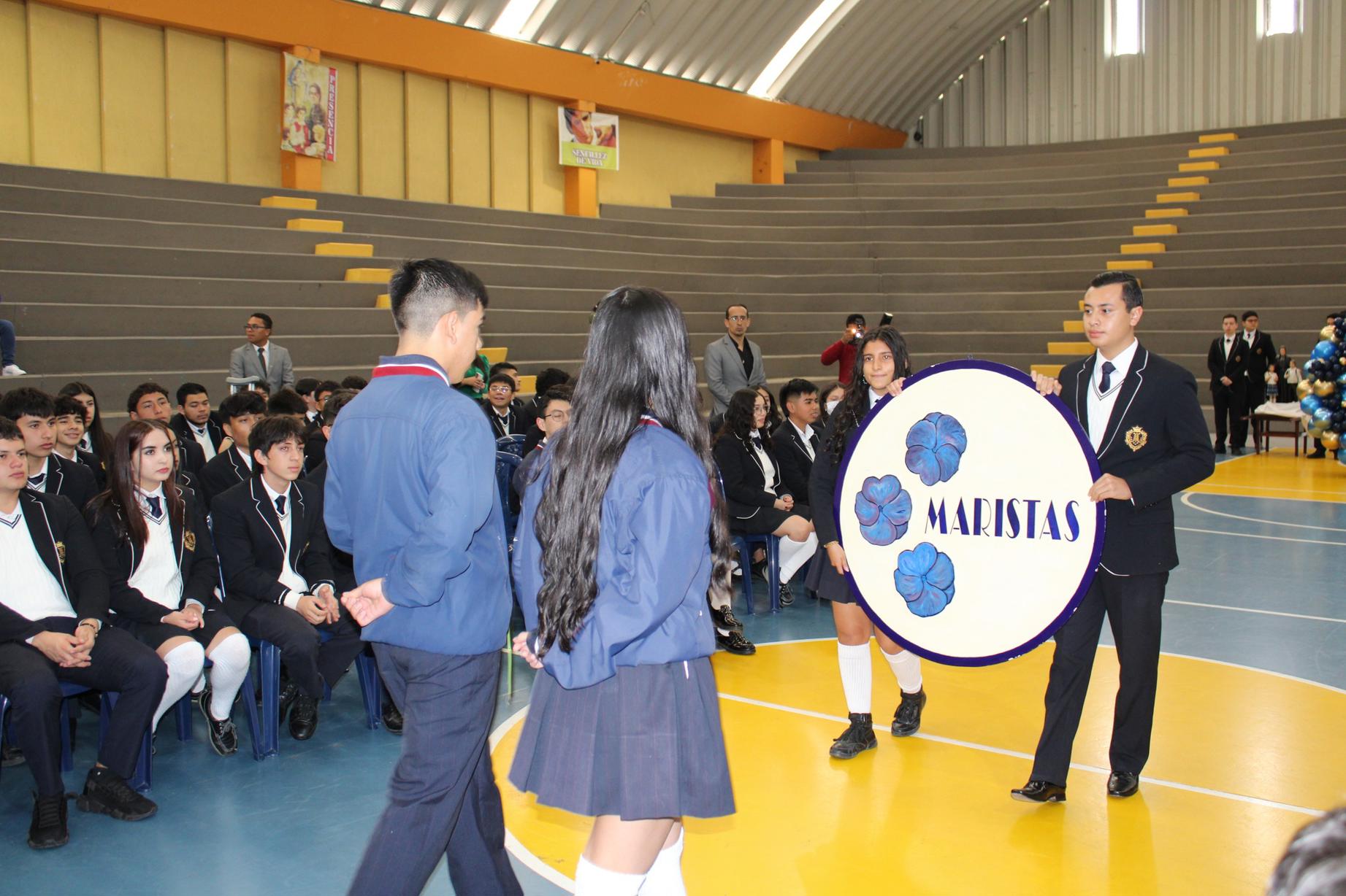 ENTREGA DE SIMBOLOS DE LA GENERACIÓN CXXXII A ESTUDIANTES DE GRADO DÉCIMO