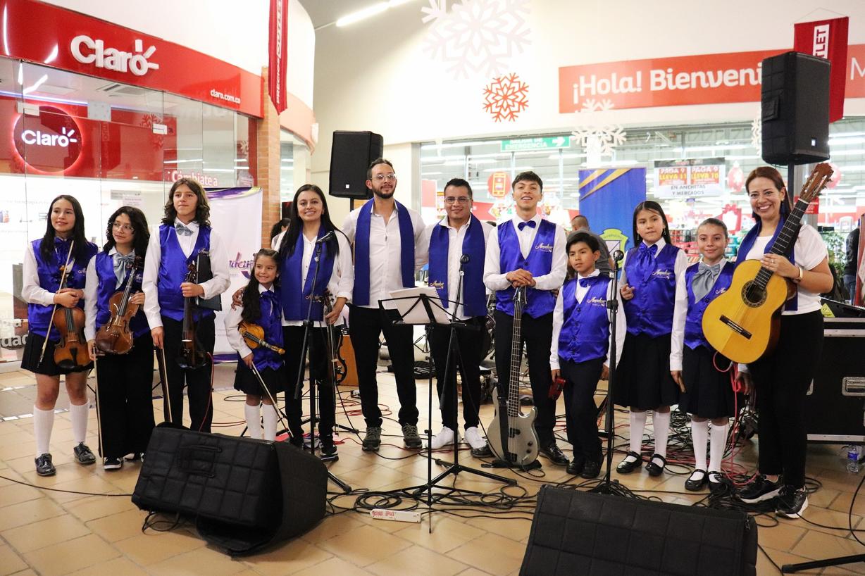 PRESENTACION NAVIDEÑA DE AMADEUS EN EL CENTRO COMERCIAL UNICO