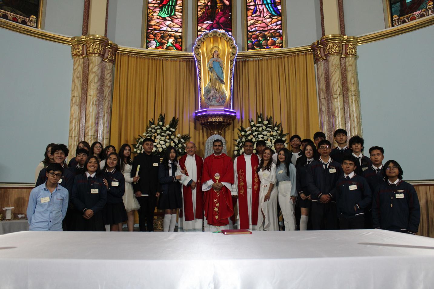 CEREMONIA DEL SACRAMENTO DE LA CONFIRMACIÓN EN LA INSTITUCIÓN