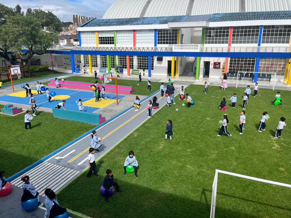 ENTREGA DE IMPLEMENTOS LÚDICOS EN LA SECCIÓN PREESCOLAR
