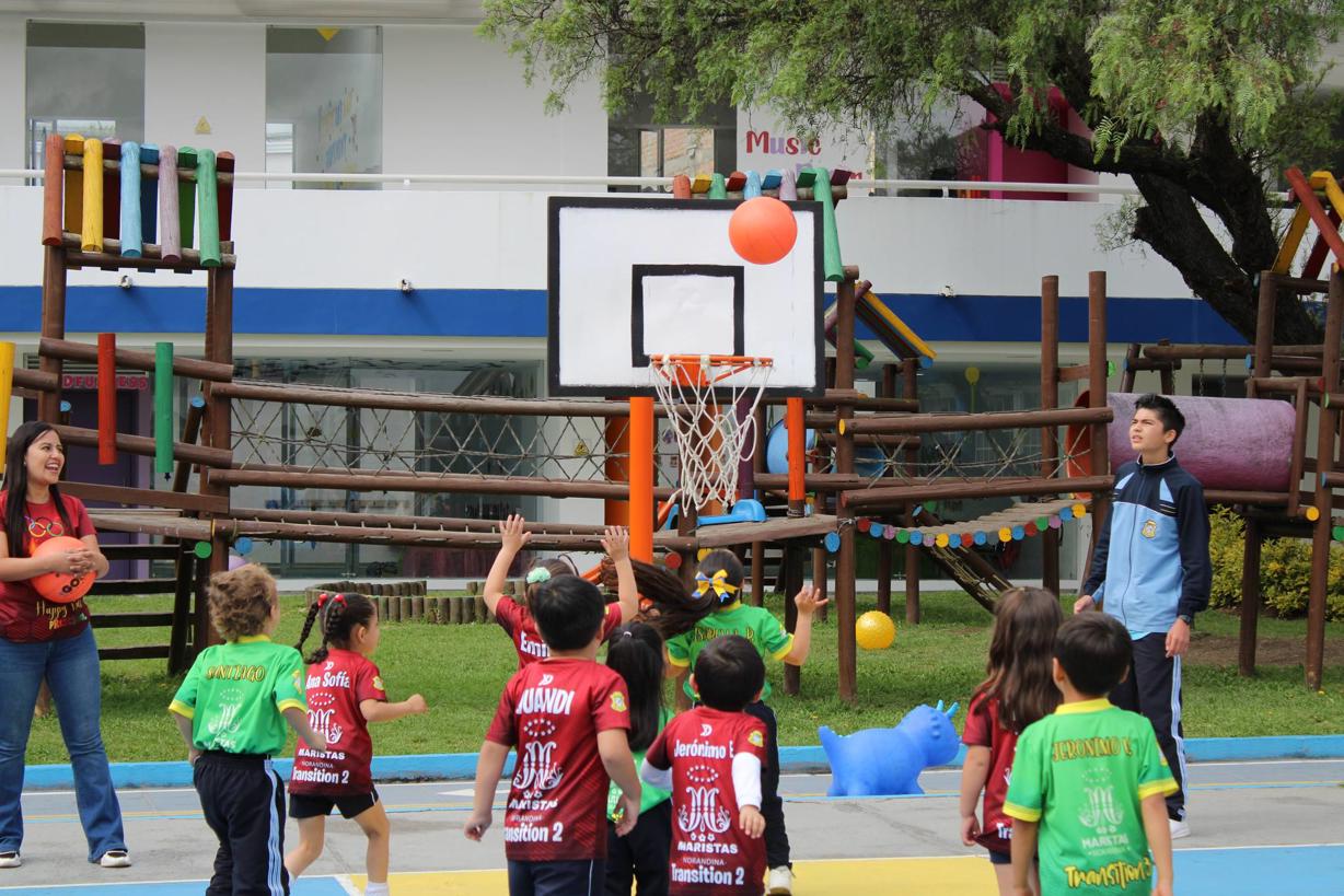 DESARROLLO DE JUEGOS INTERCURSOS EN SECCIÓN PREESCOLAR