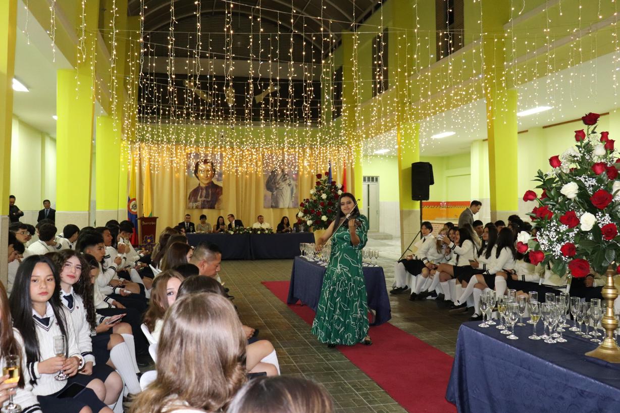 CEREMONIA DE ENTREGA DE TRES VIOLETAS GENERACION CXXXII